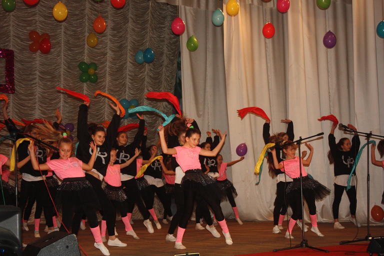 песни, танцы, цветы и подарки: культурно-развлекательный центр покровского гока отметил свое 50-летие (фото, видео) - изображение 2