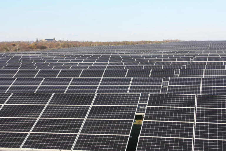 возле покрова открыли мощнейшую в украине солнечную электростанцию (видео) - изображение 3