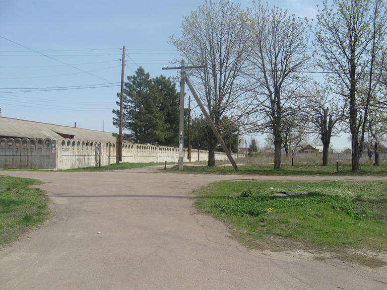 Во время войны, в концлагере поселка Рудник, погибли тысячи советских военнопленных