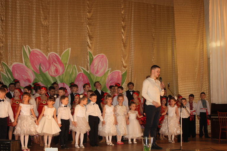 Юные танцоры «Феерии» поздравили мам с 8 марта (+ВИДЕО)