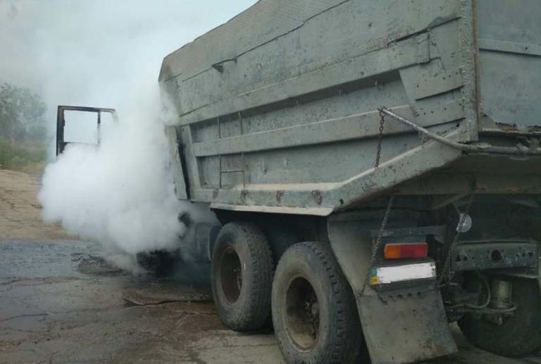 в никопольском районе на дороге горел грузовик - изображение 1