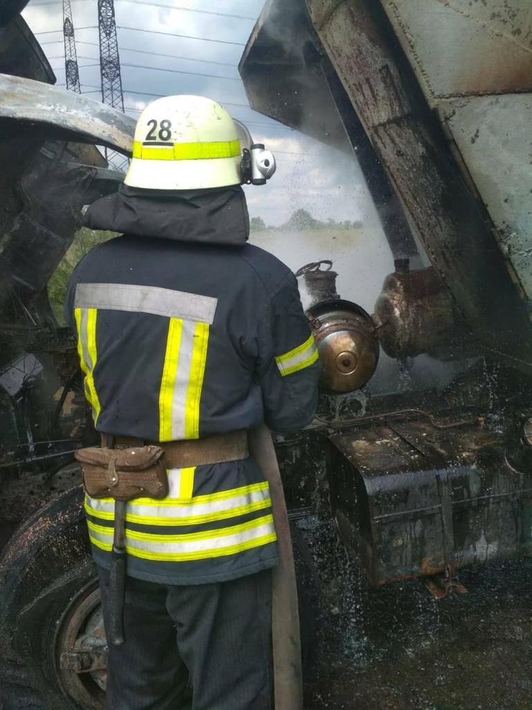 в никопольском районе на дороге горел грузовик - изображение 3