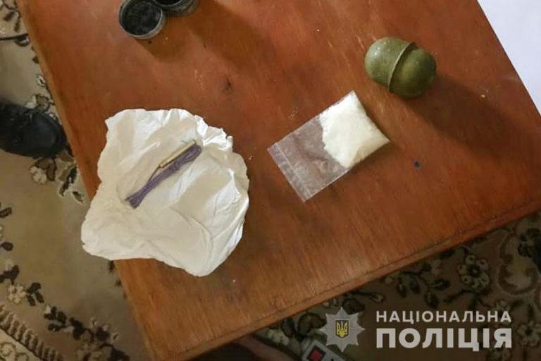 Правоохранители пресекли деятельность преступной группы, распространявшей наркотики в Покрове и Никополе
