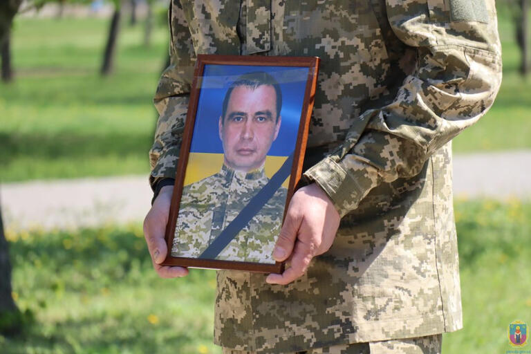 у покрові попрощалися із загиблим захисником україни - зображення 5