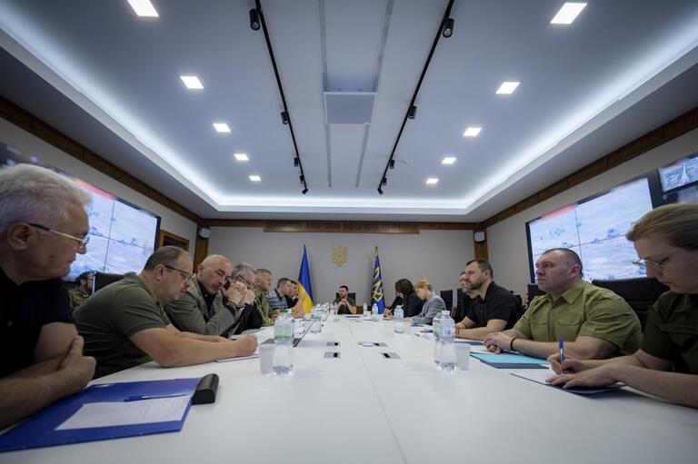 президент україни провів екстрене засідання ради національної безпеки і оборони щодо ситуації на каховській гес - изображение 2