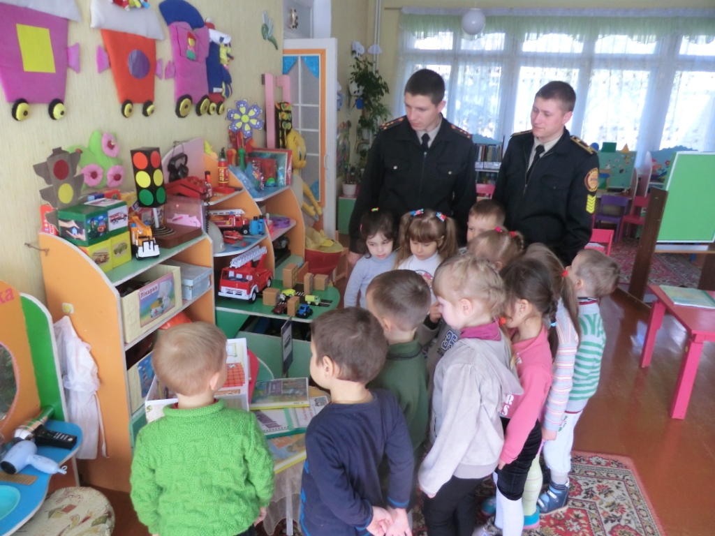 співробітники дснс навчають молоде покоління правилам пожежної безпеки - изображение 2 співробітники дснс навчають молоде покоління правилам пожежної безпеки - изображение 2
