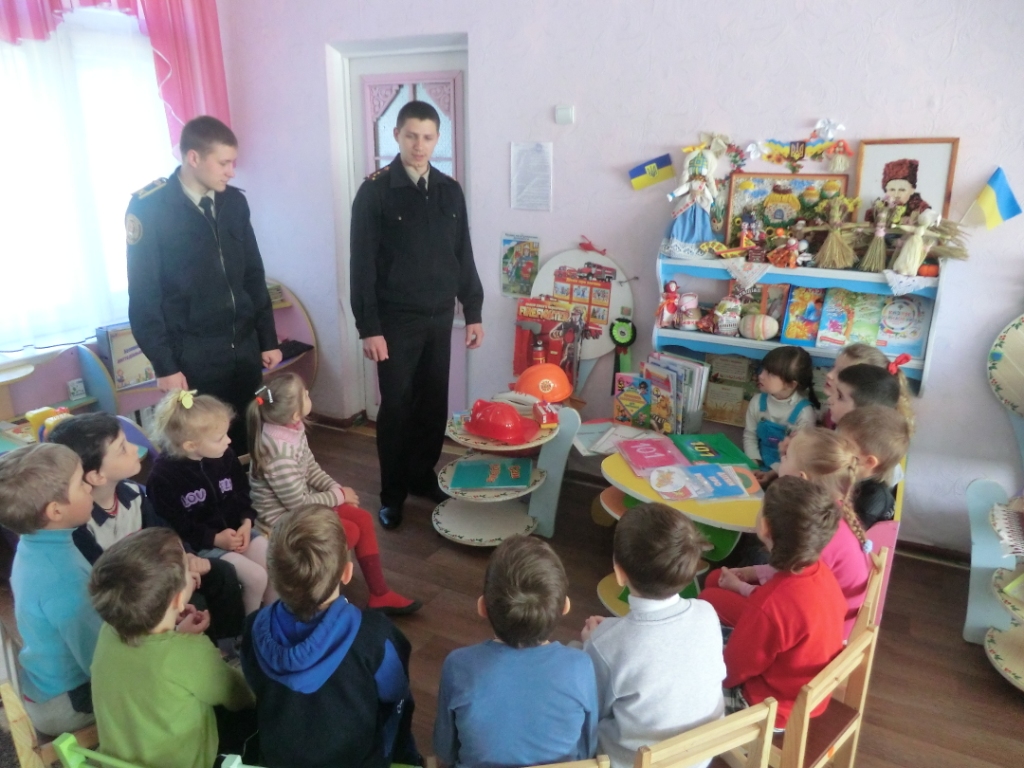 співробітники дснс навчають молоде покоління правилам пожежної безпеки - изображение 4 співробітники дснс навчають молоде покоління правилам пожежної безпеки - изображение 4