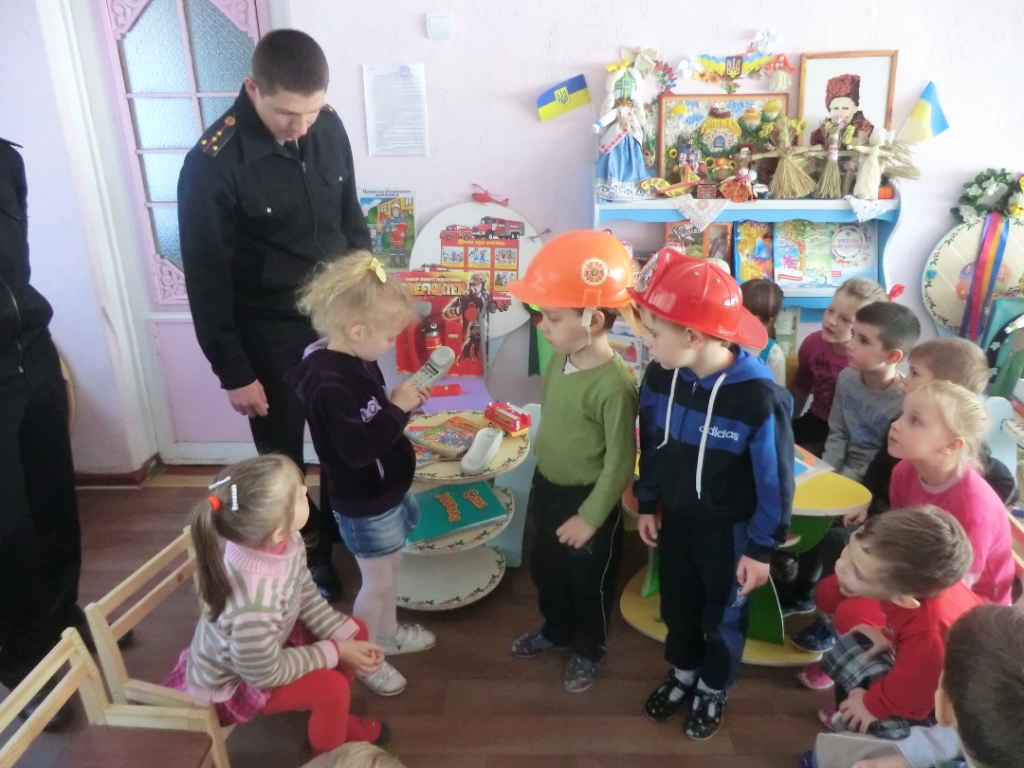 співробітники дснс навчають молоде покоління правилам пожежної безпеки - изображение 5 співробітники дснс навчають молоде покоління правилам пожежної безпеки - изображение 5