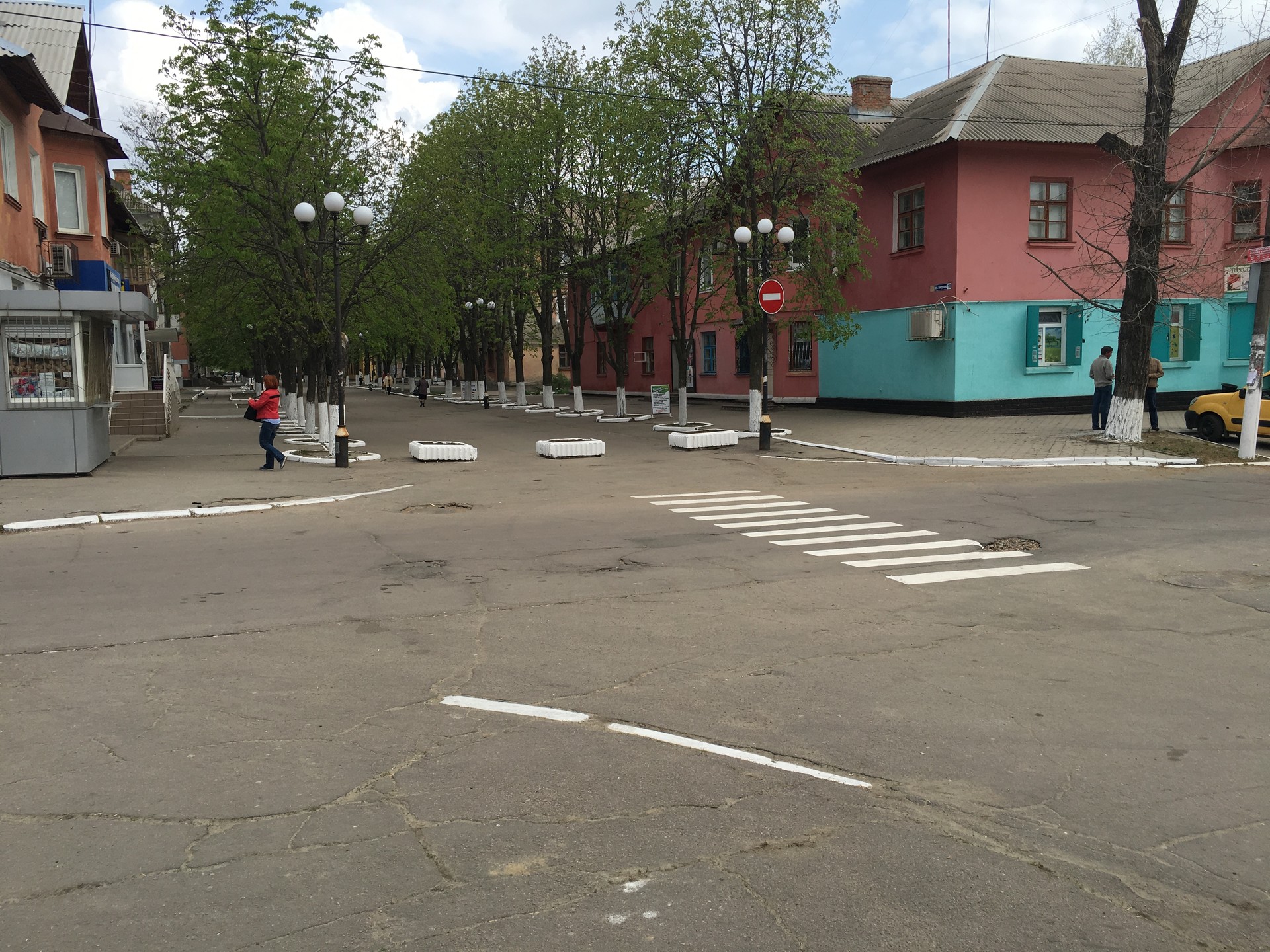 в городе красят пешеходные переходы - изображение 2