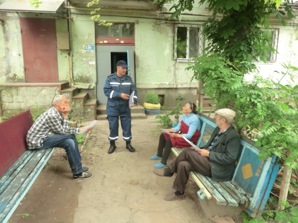 рятувальники навчали мешканців міста вимогам пожежної безпеки - изображение 1 рятувальники навчали мешканців міста вимогам пожежної безпеки - изображение 1
