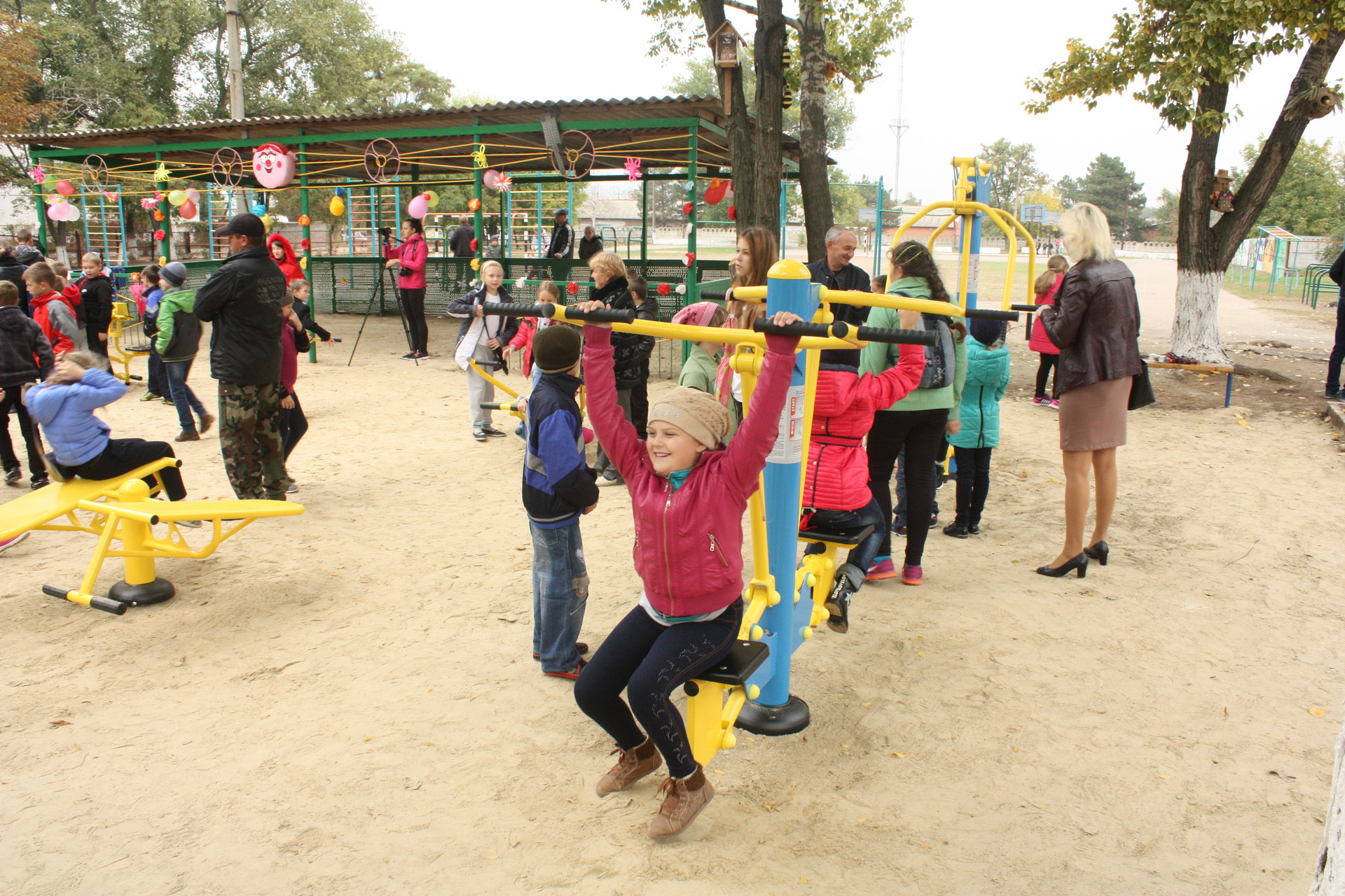 танцы под дождем. рудник отметил день поселка - изображение 2 танцы под дождем. рудник отметил день поселка - изображение 2