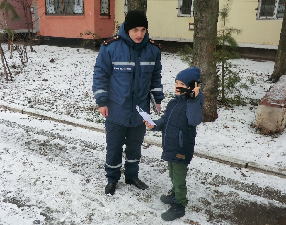 рятувальники проводять заходи із запобігання пожеж у житловому секторі під час новорічних та різдвяних свят - изображение 1 рятувальники проводять заходи із запобігання пожеж у житловому секторі під час новорічних та різдвяних свят - изображение 1