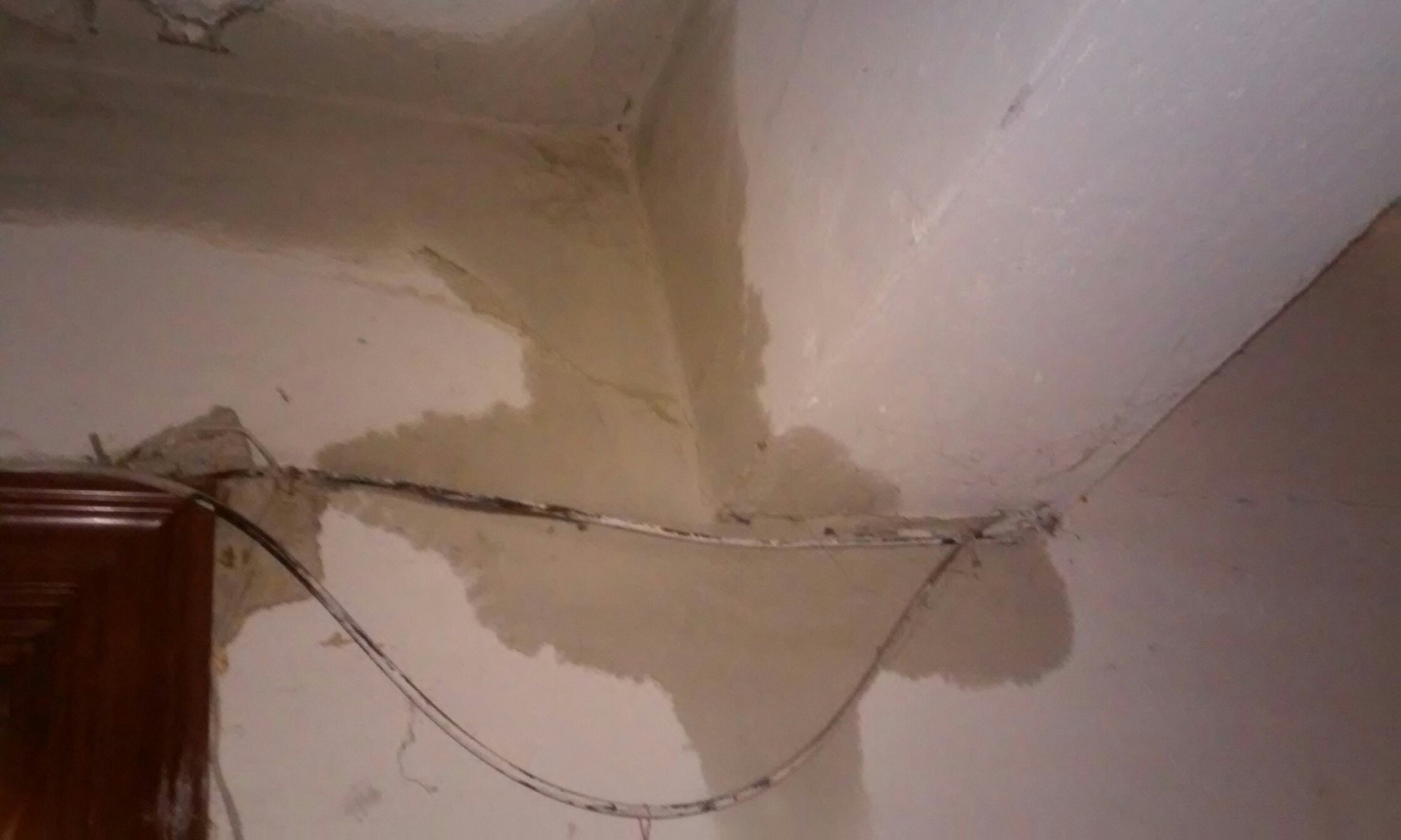 последствия ремонта крыши который жэо проводило почти все лето. улица соборная, дом 31, подъезд 1 - изображение 5