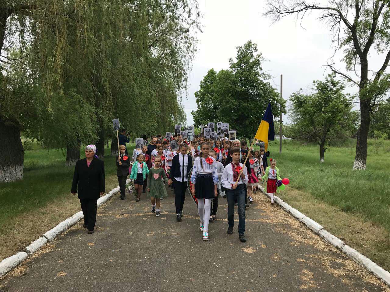 «полк памяти»: в токовском почтили ветеранов второй мировой (фото) - изображение 1  «полк памяти»: в токовском почтили ветеранов второй мировой (фото) - изображение 1