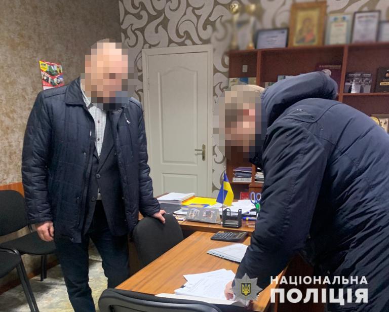 на дніпропетровщині поліція затримали міського голову територіальної громади за вимагання 10 тисяч доларів неправомірної вигоди - изображение 2