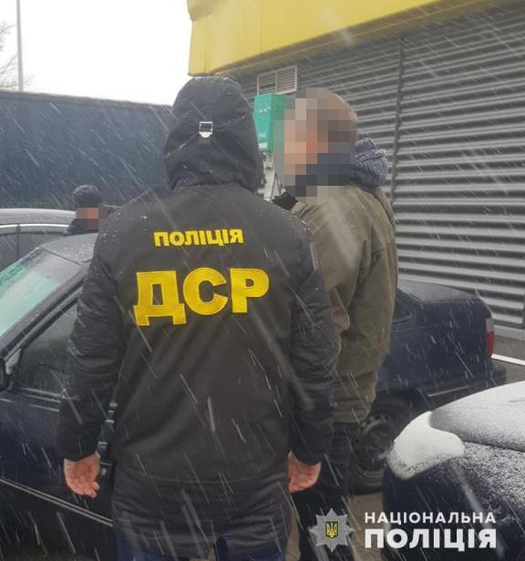на дніпропетровщині поліція затримали міського голову територіальної громади за вимагання 10 тисяч доларів неправомірної вигоди - изображение 1