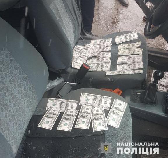 на дніпропетровщині поліція затримали міського голову територіальної громади за вимагання 10 тисяч доларів неправомірної вигоди - изображение 3