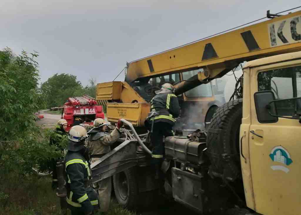 в покрове на дороге тушили автокран - изображение 3 в покрове на дороге тушили автокран - изображение 3