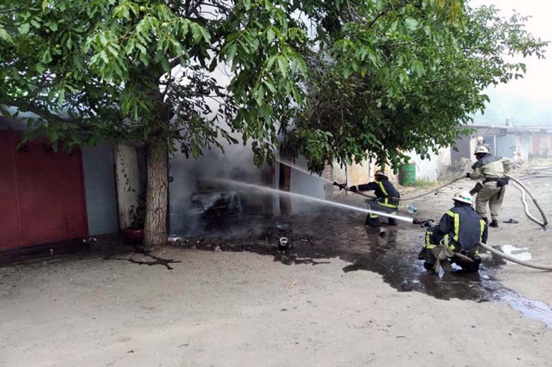 в покрове в гараже сгорел автомобиль - изображение 1