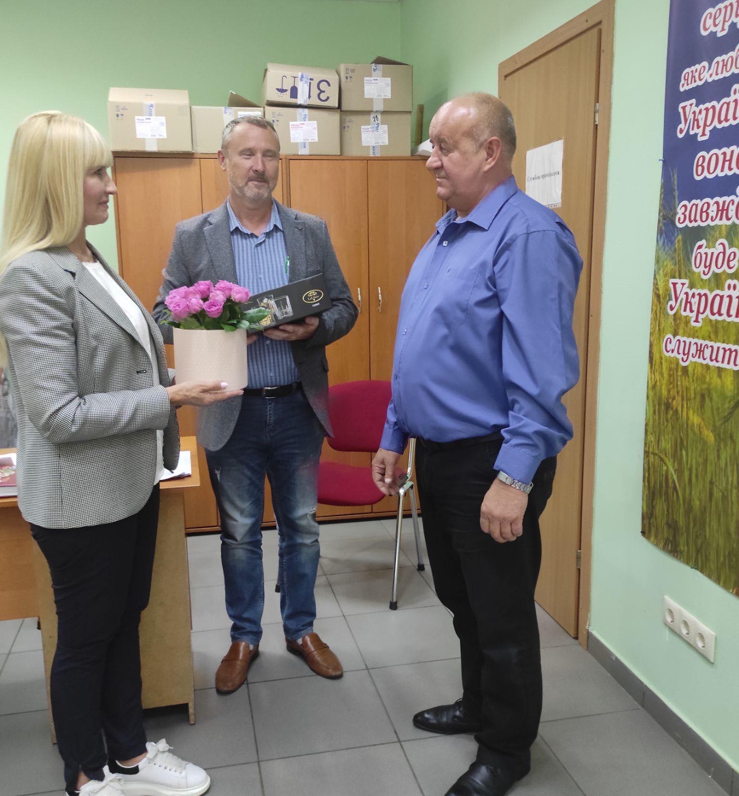 олександра сотула передала ліки для дитячої лікарні та провела робочі зустрічі у нікопольському районі - зображення 4 олександра сотула передала ліки для дитячої лікарні та провела робочі зустрічі у нікопольському районі - зображення 4