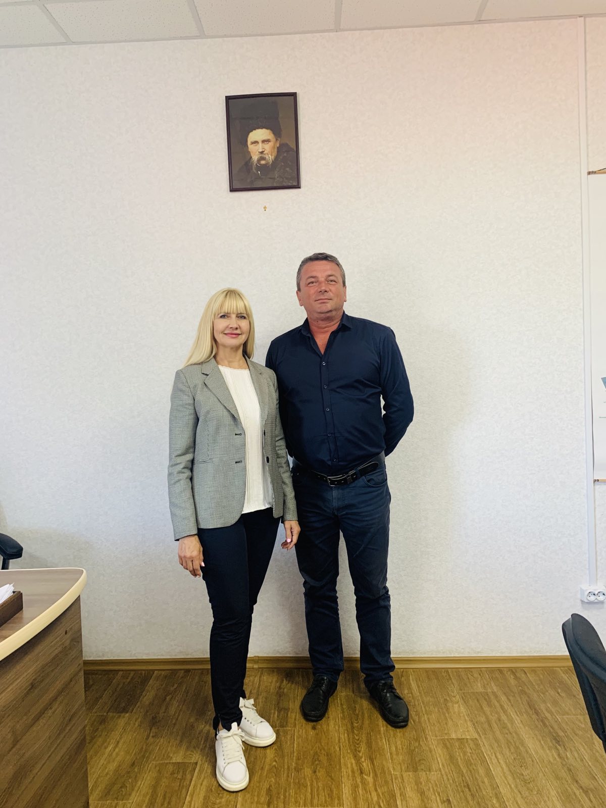 олександра сотула передала ліки для дитячої лікарні та провела робочі зустрічі у нікопольському районі - зображення 1 олександра сотула передала ліки для дитячої лікарні та провела робочі зустрічі у нікопольському районі - зображення 1