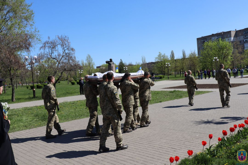 у покрові попрощалися із загиблим захисником україни - зображення 1 у покрові попрощалися із загиблим захисником україни - зображення 1